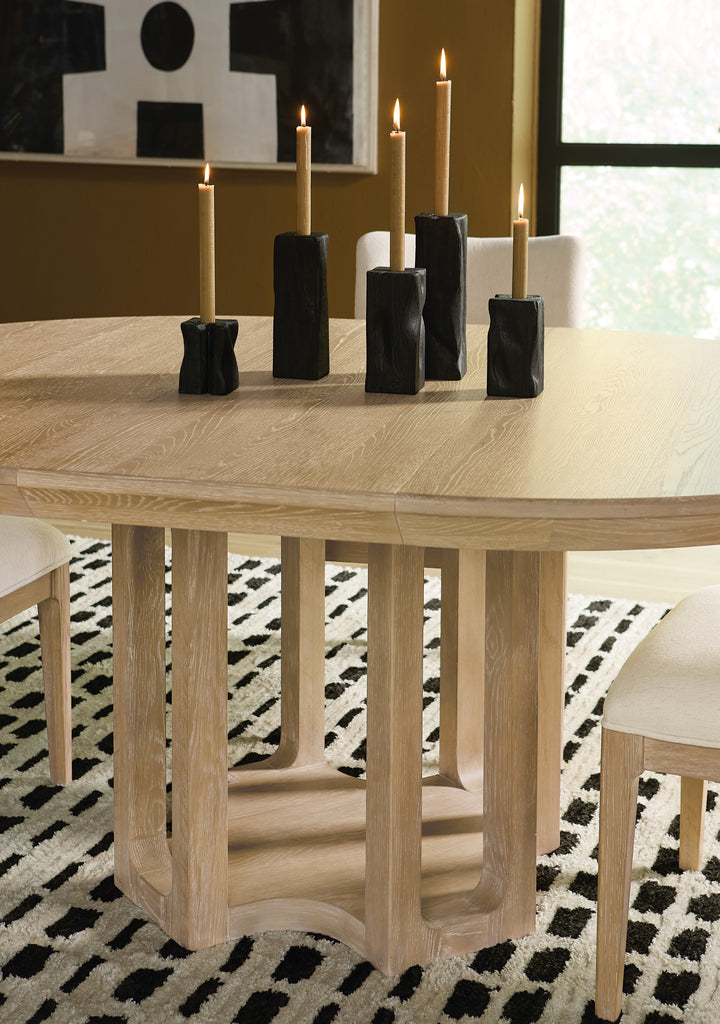 Banyon Bay Round Dining Table with One 18-inch Leaf