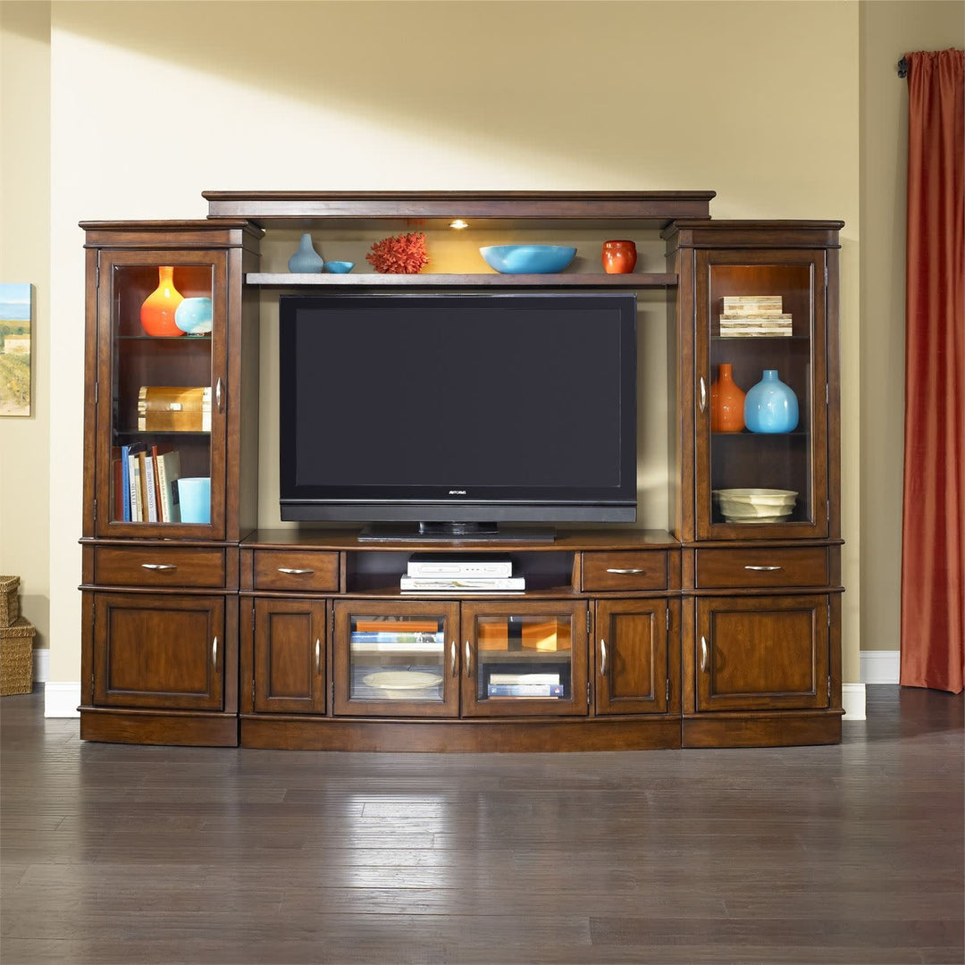 Hanover Entertainment Center with Piers