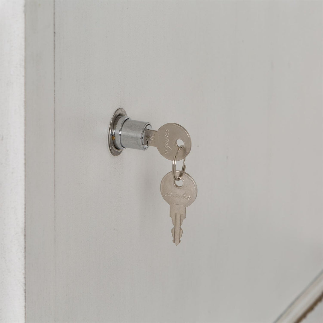 Magnolia Manor Credenza & Hutch