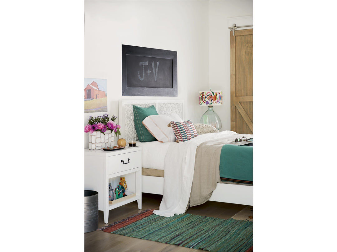 Spaces - Avery Complete Queen Bed