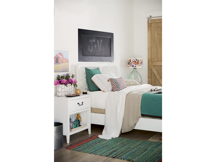 Spaces - Avery Complete Queen Bed